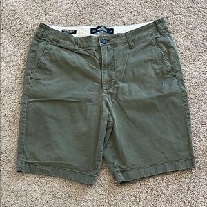 Hollister Men’s Size 33 shorts
